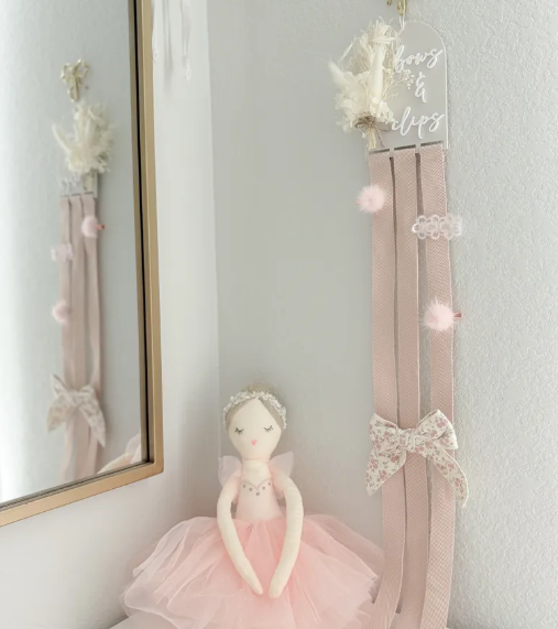 Bow So Cute dried flower bow holder